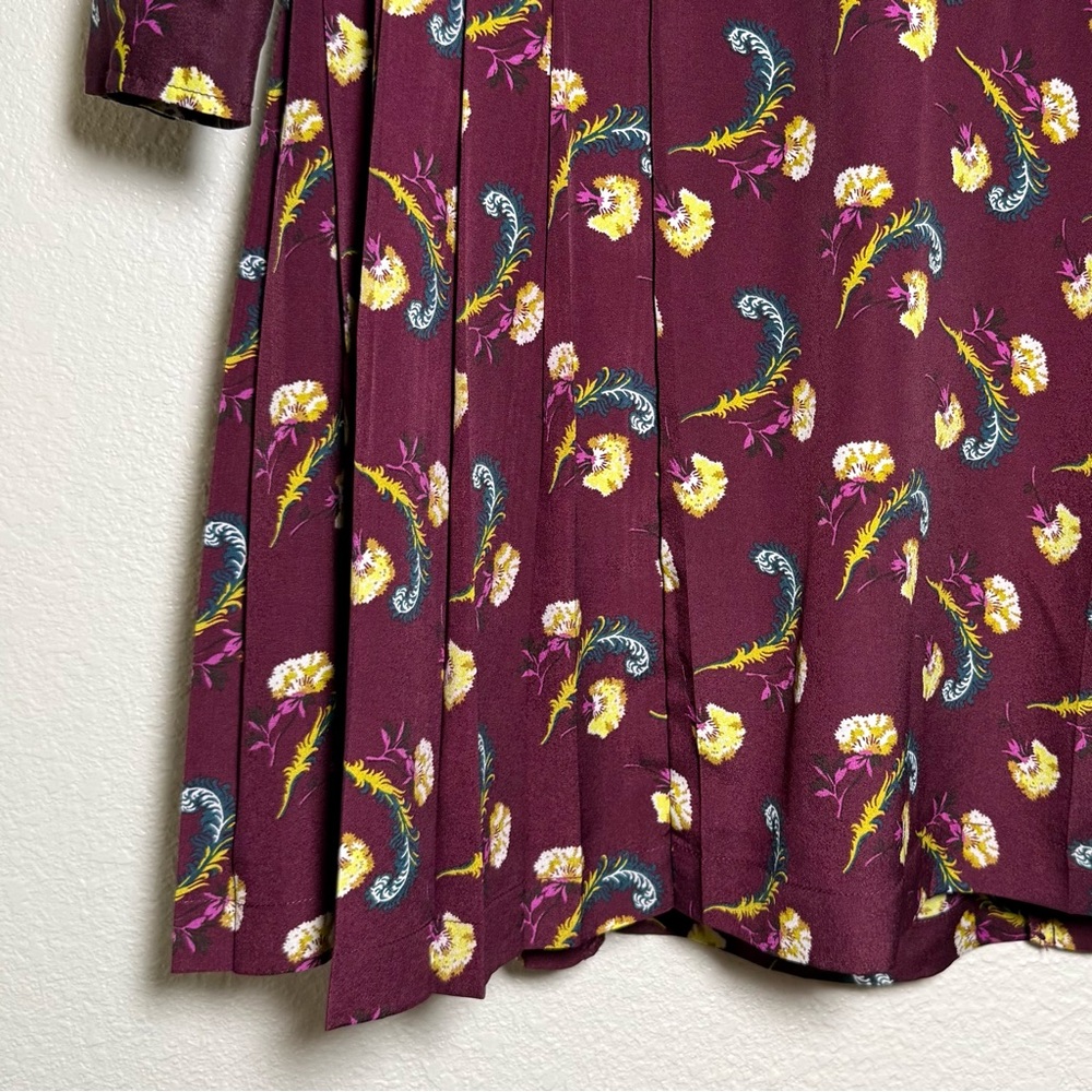 SOLD!   Banana Republic 4 P Burgundy Floral Dress Button Front Light Fit & Flare - Picture 7 of 7